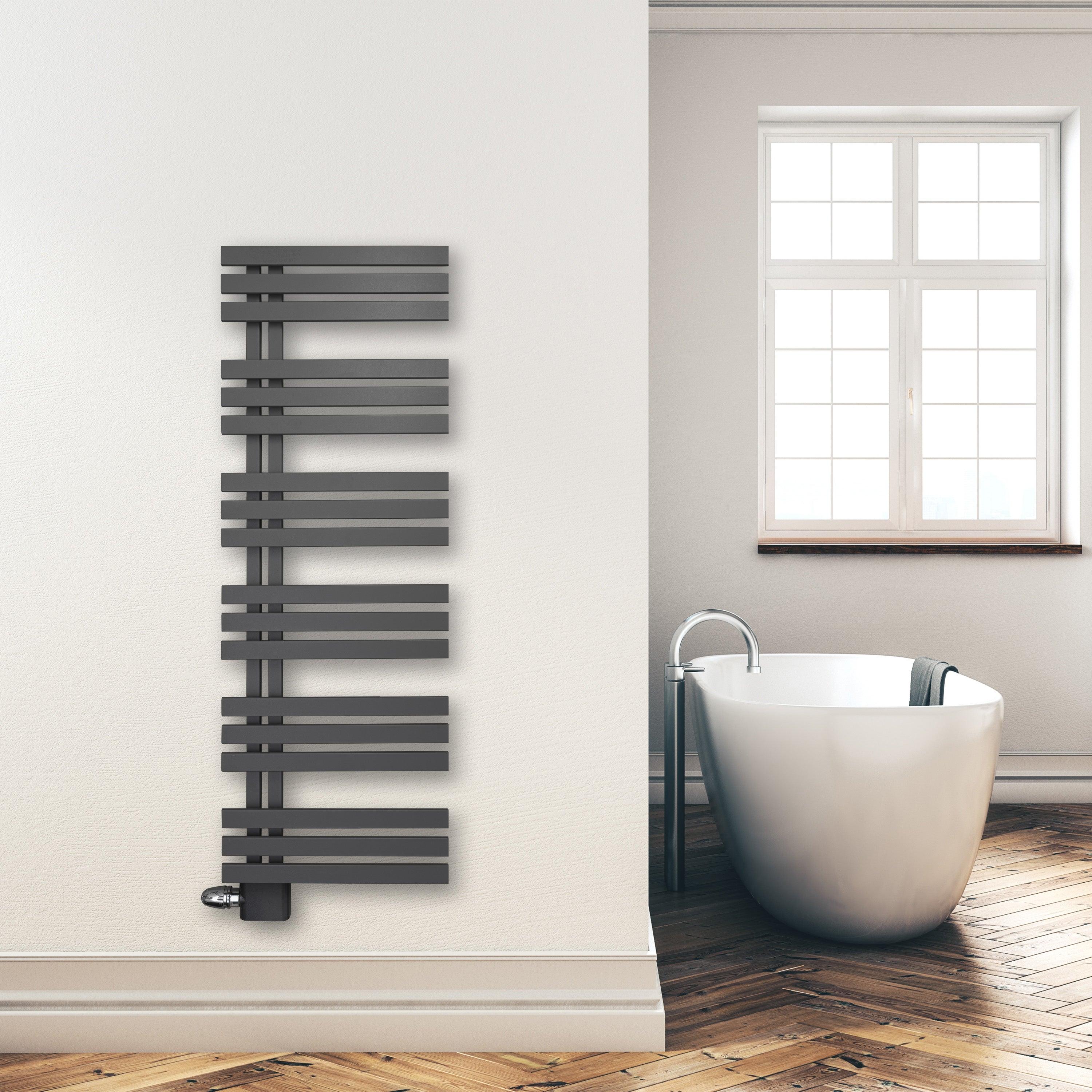 Handtuchheizkörper Paneel Heizkörper 1400 x 500 mm Handtuch Mittel Anschluss links rechts anthrazit seitlich offen im modernen Bad - heizkoerper.shop