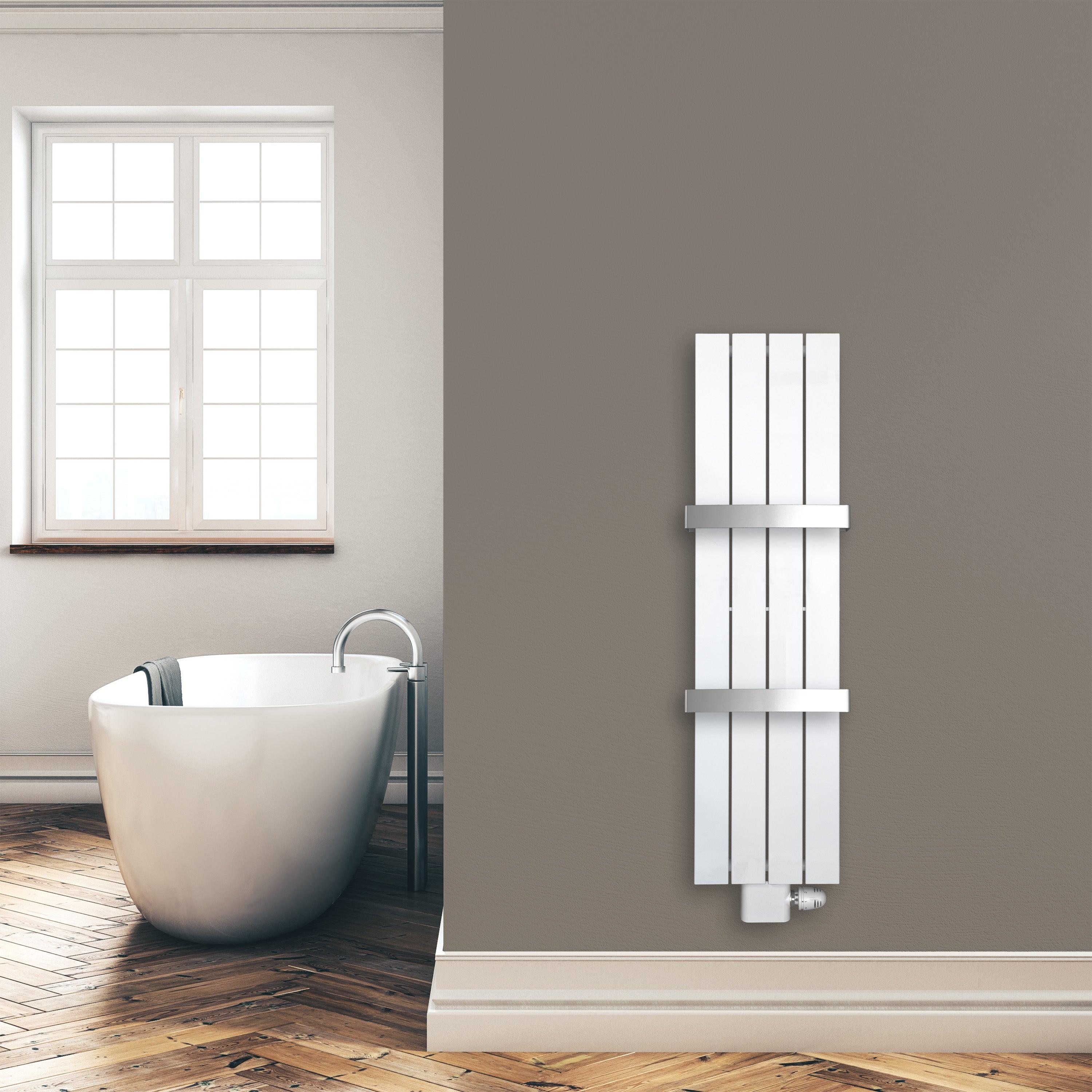 Flachheizkörper 1200 x 298 mm mit Mittelanschluss inklusive 2 Handtuchstangen weiß Heizkörper Badheizkörper flach Badezimmer Heizung Montagebeispiel - heizkoerper.shop