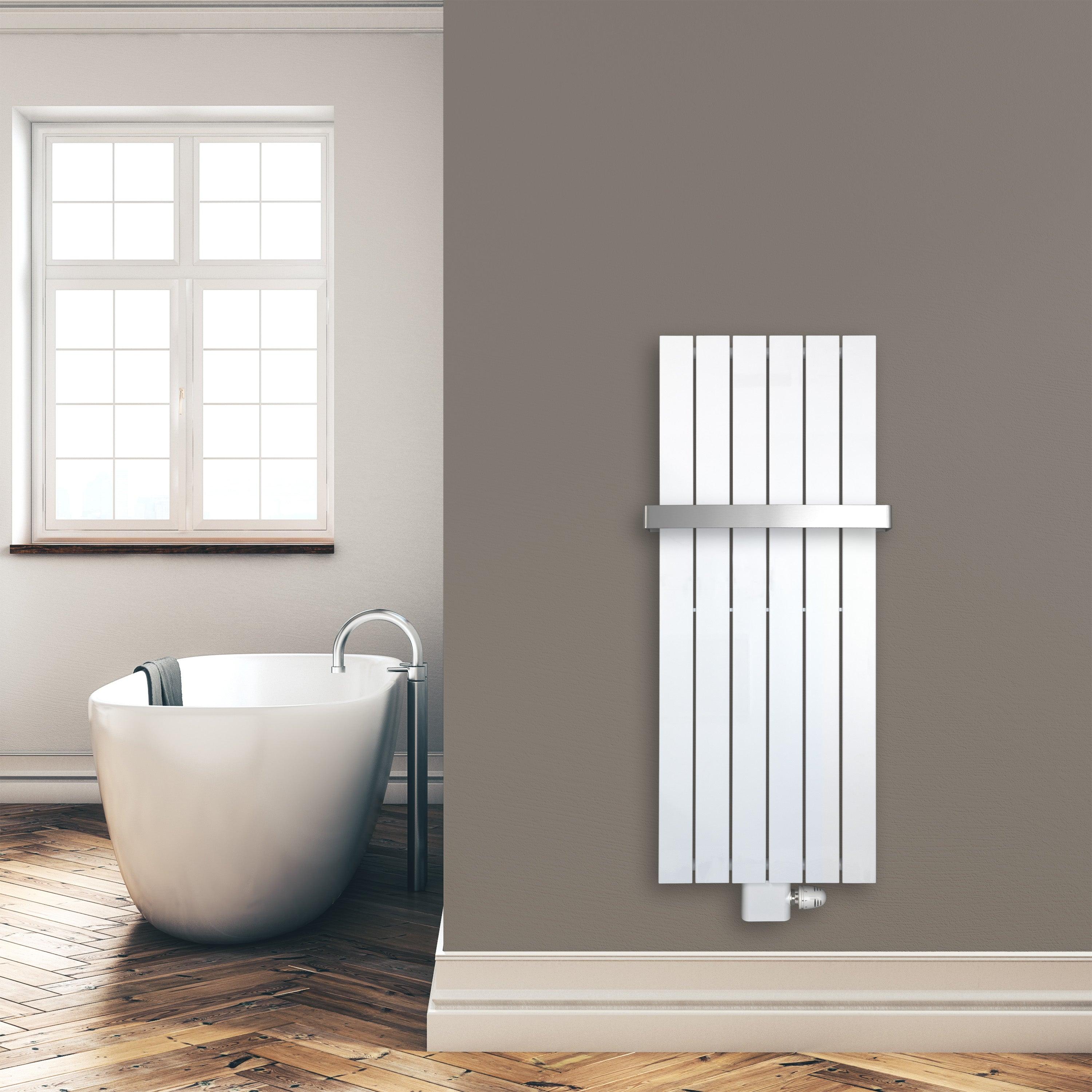 Flachheizkörper 1200 x 450 mm mit Mittelanschluss inklusive Handtuchstange weiß Heizkörper Badheizkörper flach Badezimmer Heizung Montagebeispiel - heizkoerper.shop