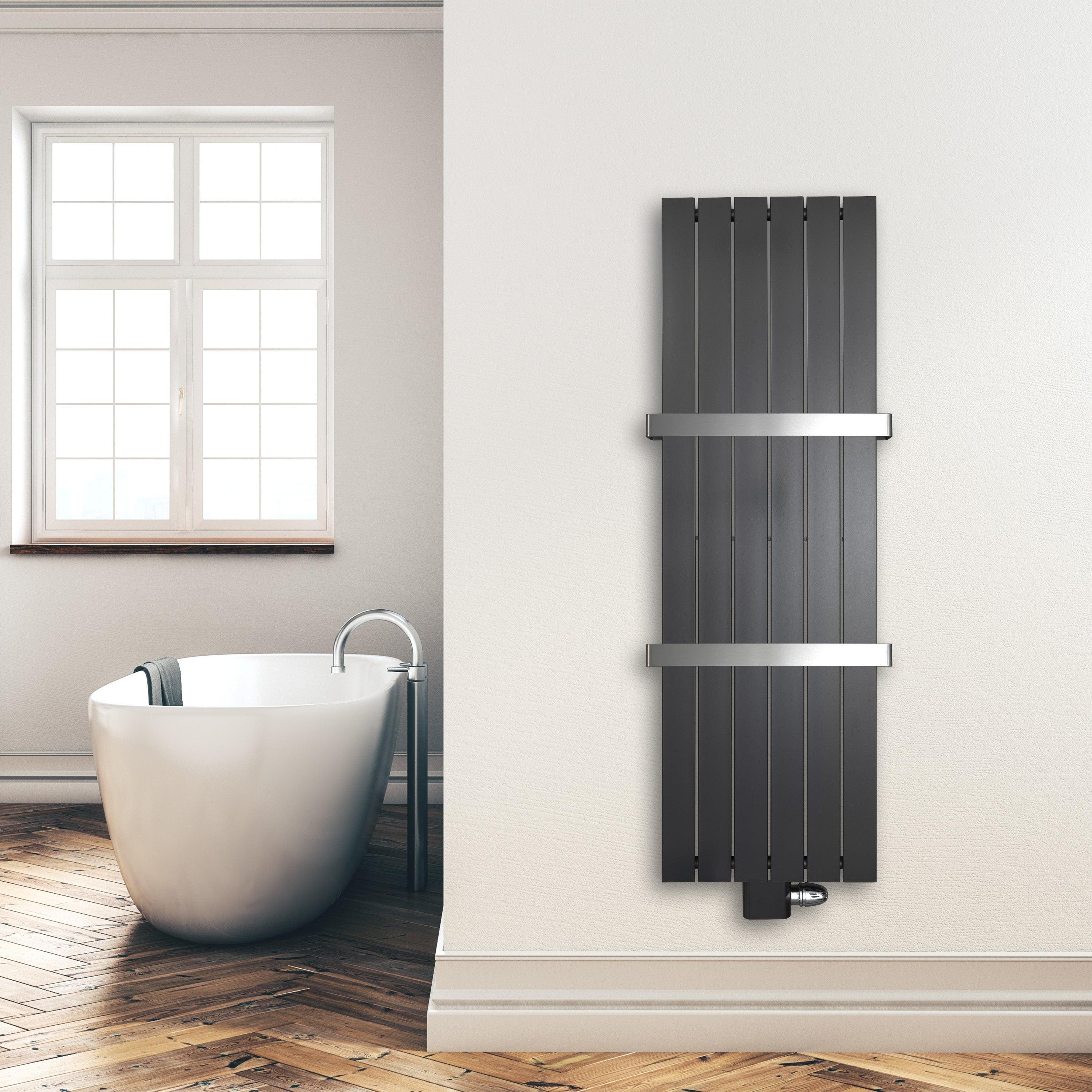 Design Paneelheizkörper 1500 x 450 vertikal mit 2 Handtuchstangen anthrazit Heizkörper Badheizkörper flach Montagebeispiel - heizkoerper.shop