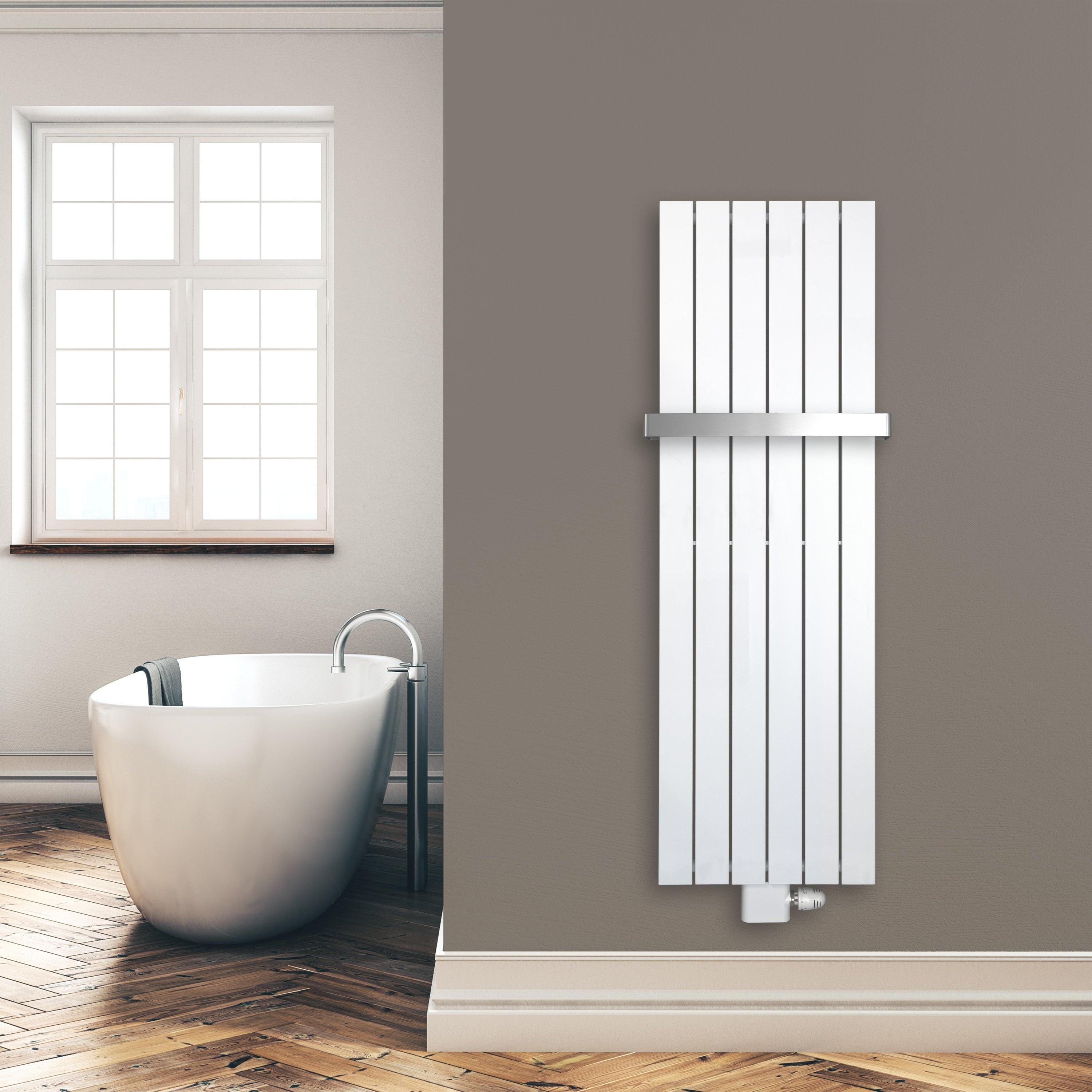 Flachheizkörper 1500 x 450 mm mit Mittelanschluss inklusive Handtuchstange weiß Heizkörper Badheizkörper flach Badezimmer Heizung Montagebeispiel - heizkoerper.shop