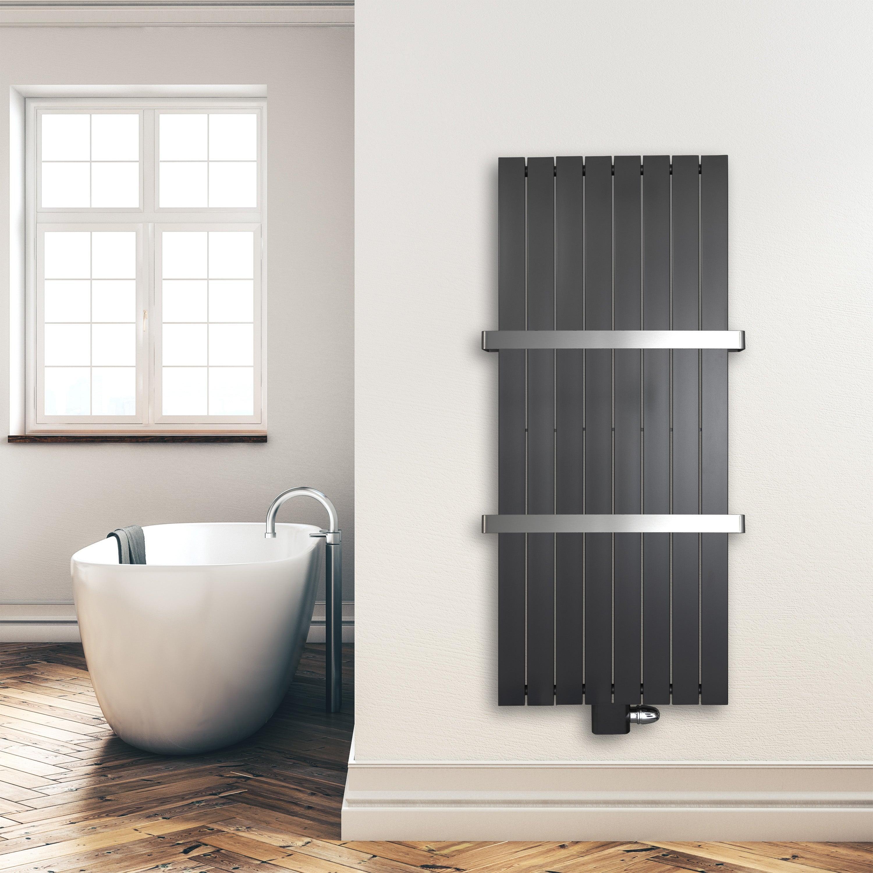 Design Paneelheizkörper 1500 x 602 vertikal mit 2 Handtuchstangen anthrazit Heizkörper Badheizkörper flach Montagebeispiel - heizkoerper.shop