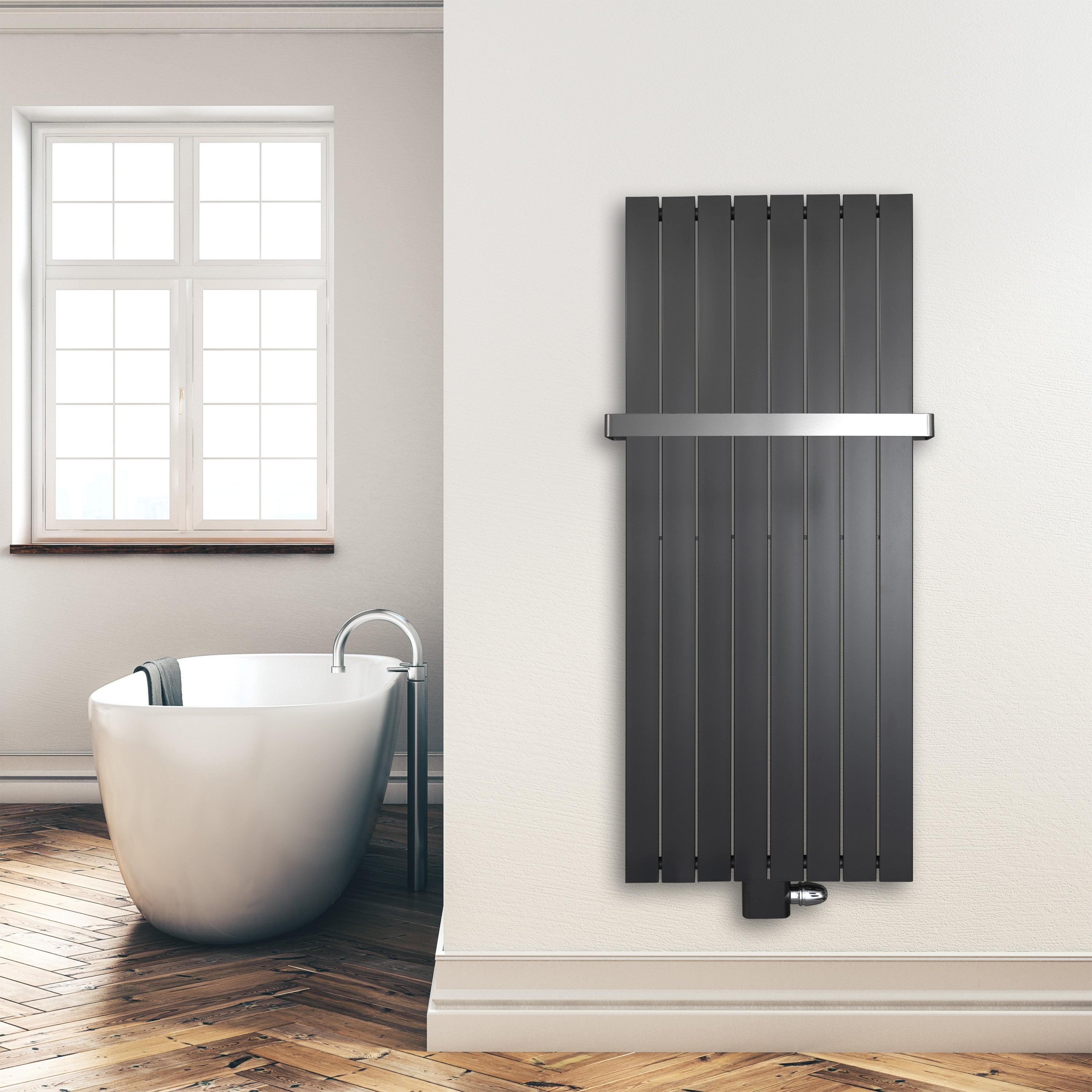 Design Paneelheizkörper 1500 x 602 vertikal mit Handtuchstange anthrazit Heizkörper Badheizkörper flach Montagebeispiel - heizkoerper.shop