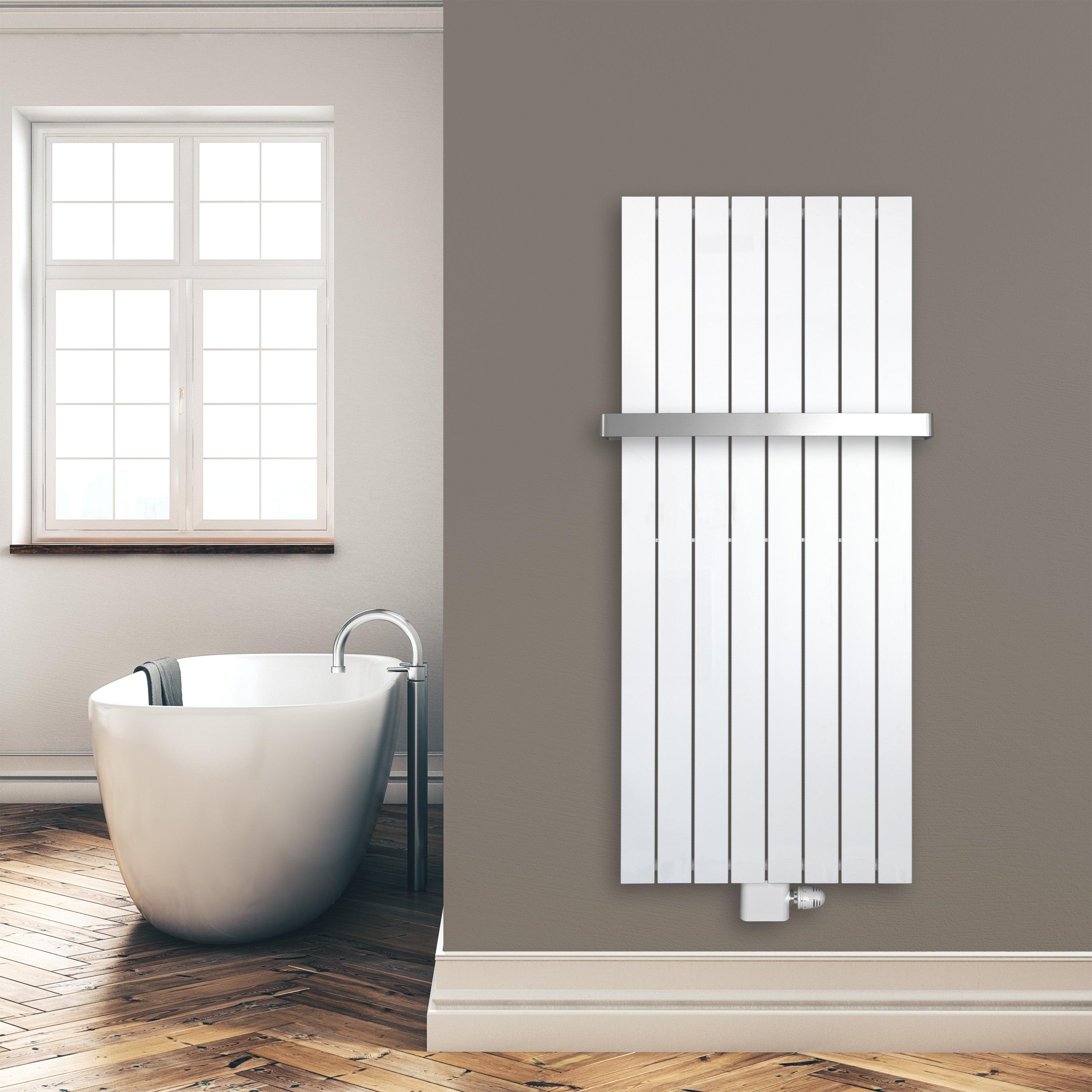 Flachheizkörper 1500 x 602 mm mit Mittelanschluss inklusive Handtuchstange weiß Heizkörper Badheizkörper flach Badezimmer Heizung Montagebeispiel - heizkoerper.shop