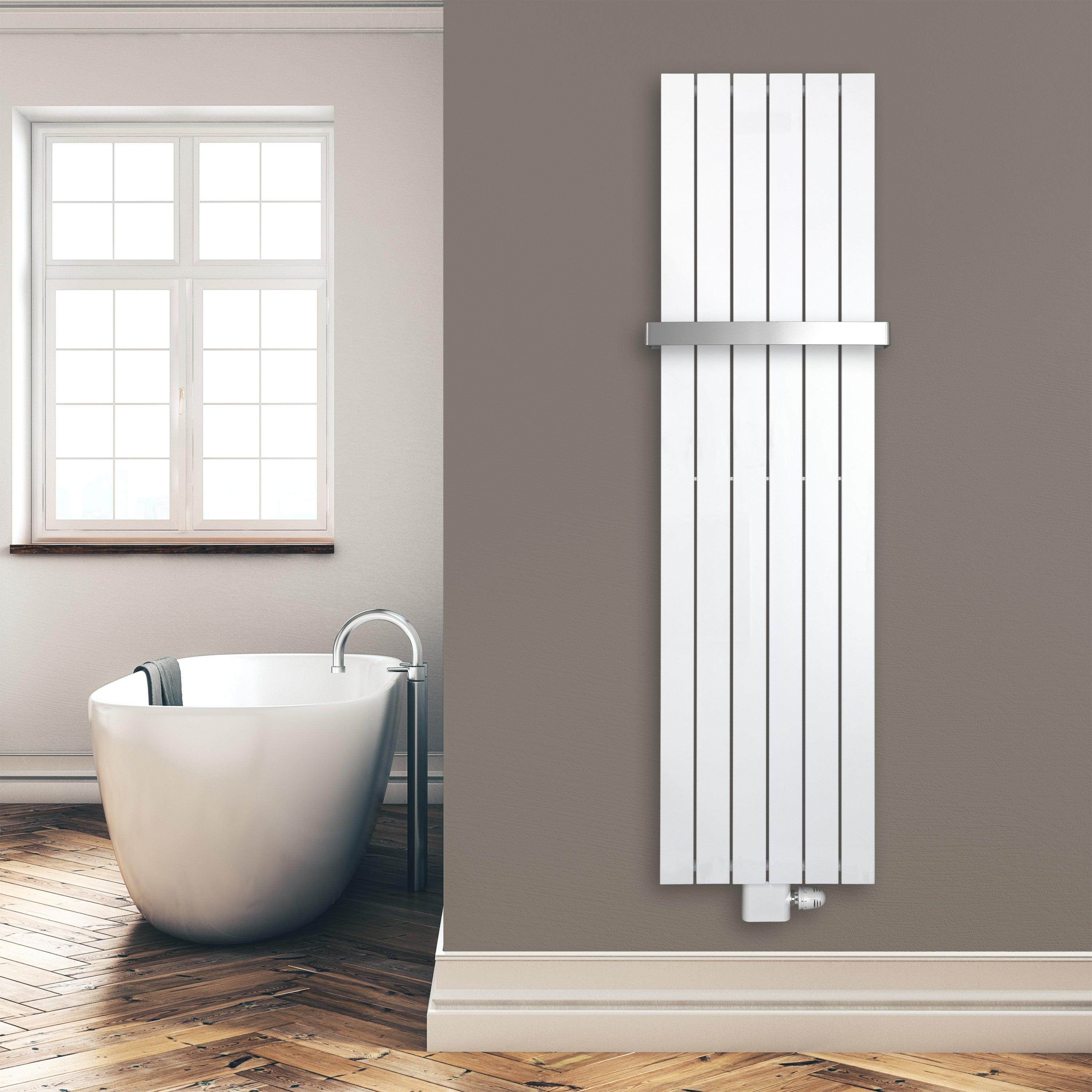 Flachheizkörper 1800 x 450 mm mit Mittelanschluss inklusive Handtuchstange weiß Heizkörper Badheizkörper flach Badezimmer Heizung Montagebeispiel - heizkoerper.shop