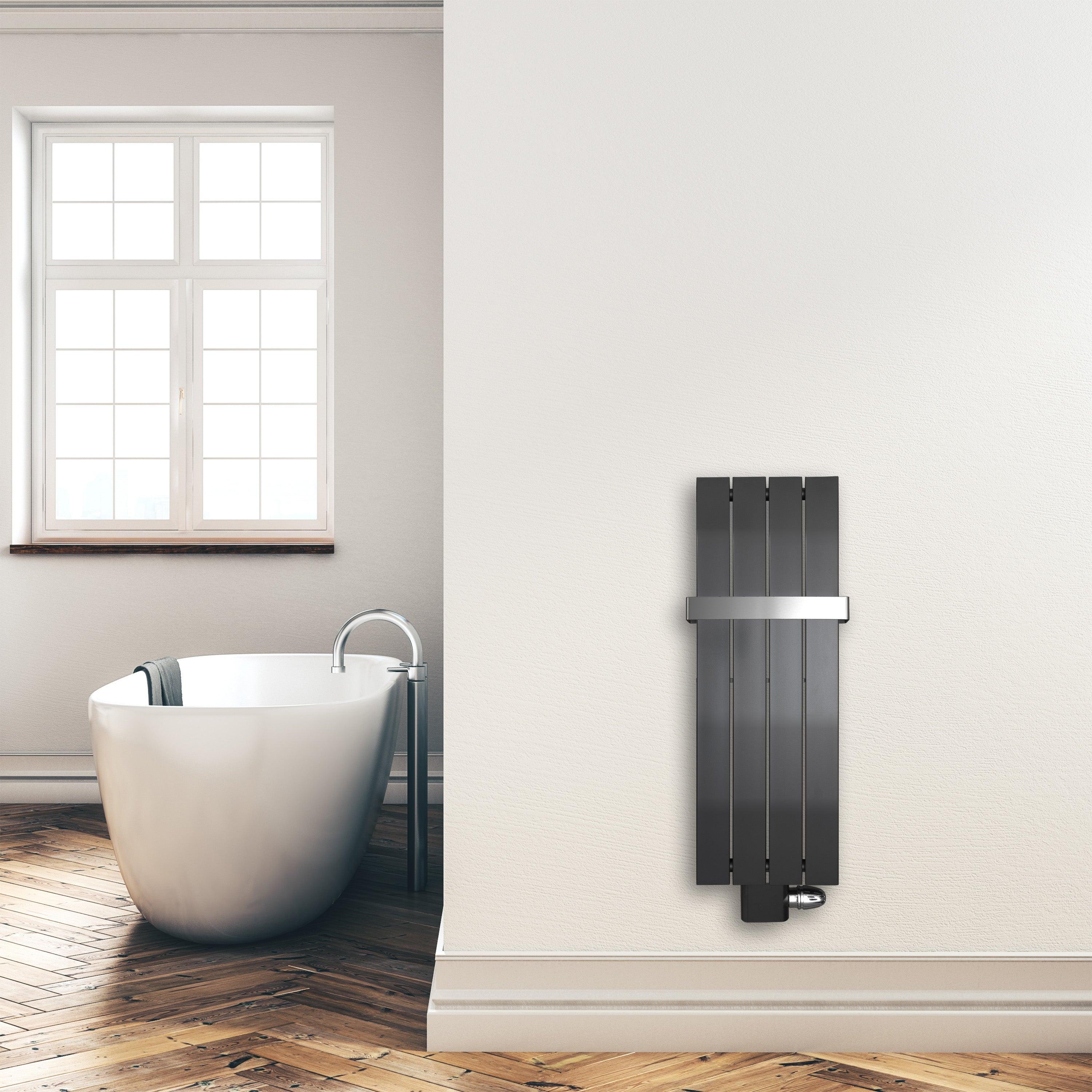 Design Paneelheizkörper 900 x 298 vertikal mit Handtuchstange anthrazit Heizkörper Badheizkörper flach Montagebeispiel - heizkoerper.shop