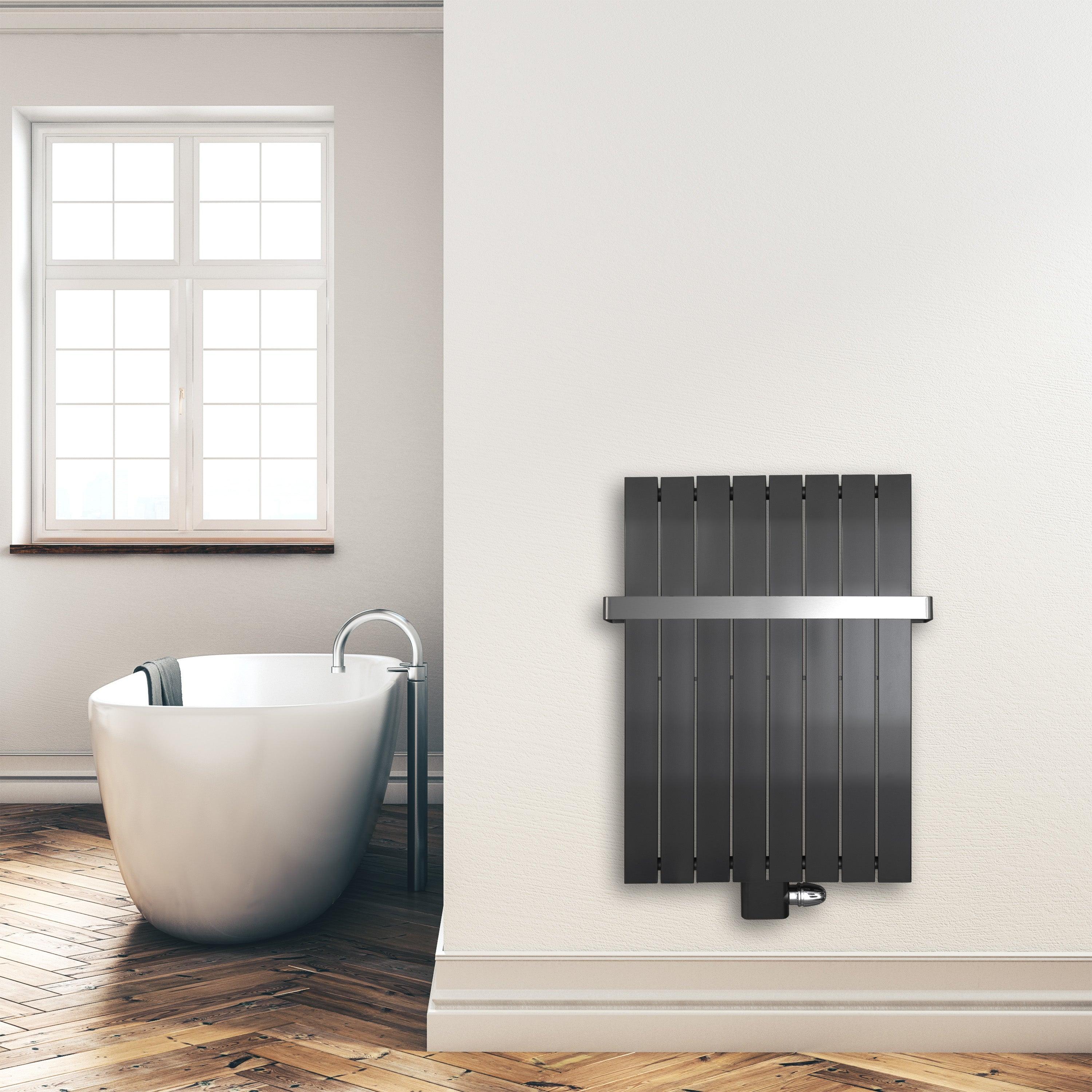 Design Paneelheizkörper 900 x 602 vertikal mit Handtuchstange anthrazit Heizkörper Badheizkörper flach Montagebeispiel - heizkoerper.shop