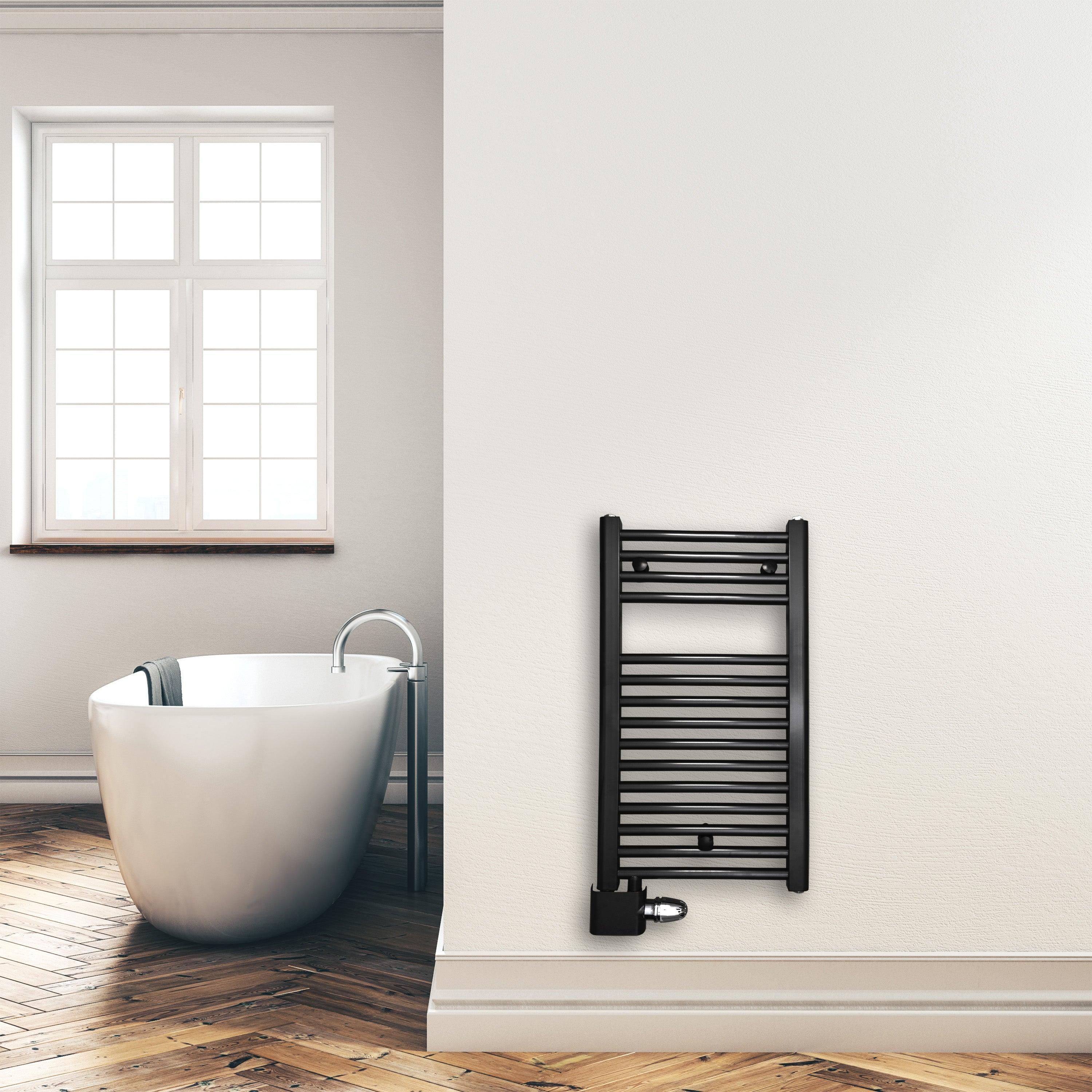 Badheizkörper Handtuchheizkörper 764 x 400 mm mit Anschluss links oder rechts schwarz | mit versetztem Mittelanschluss Montagebeispiel - heizkoerper.shop