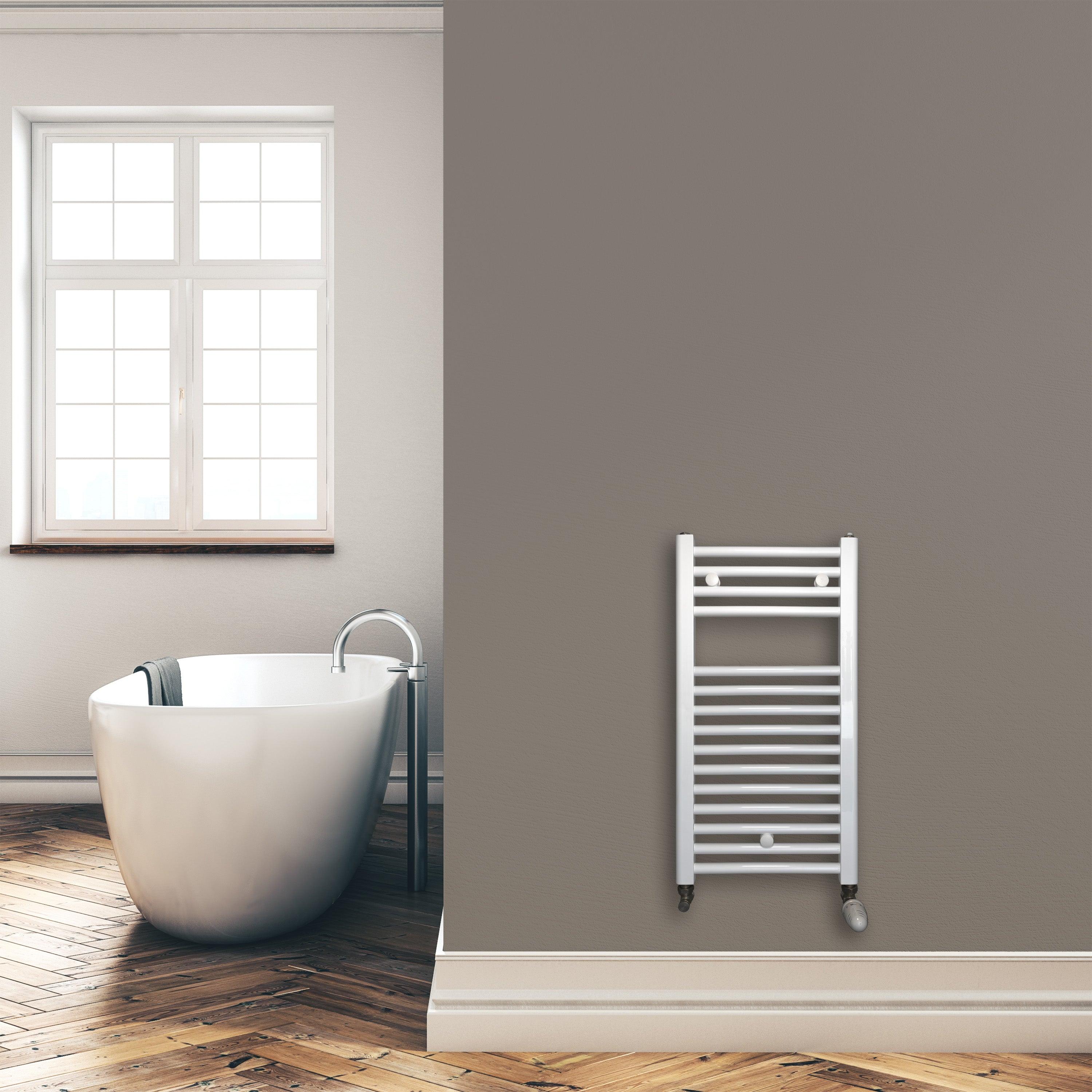 Badheizkörper 764 x 400 mm gerade mit Standardanschluss Handtuchhalter Badezimmer Heizung Handtuchwärmer weiß Montagebeispiel - heizkoerper.shop