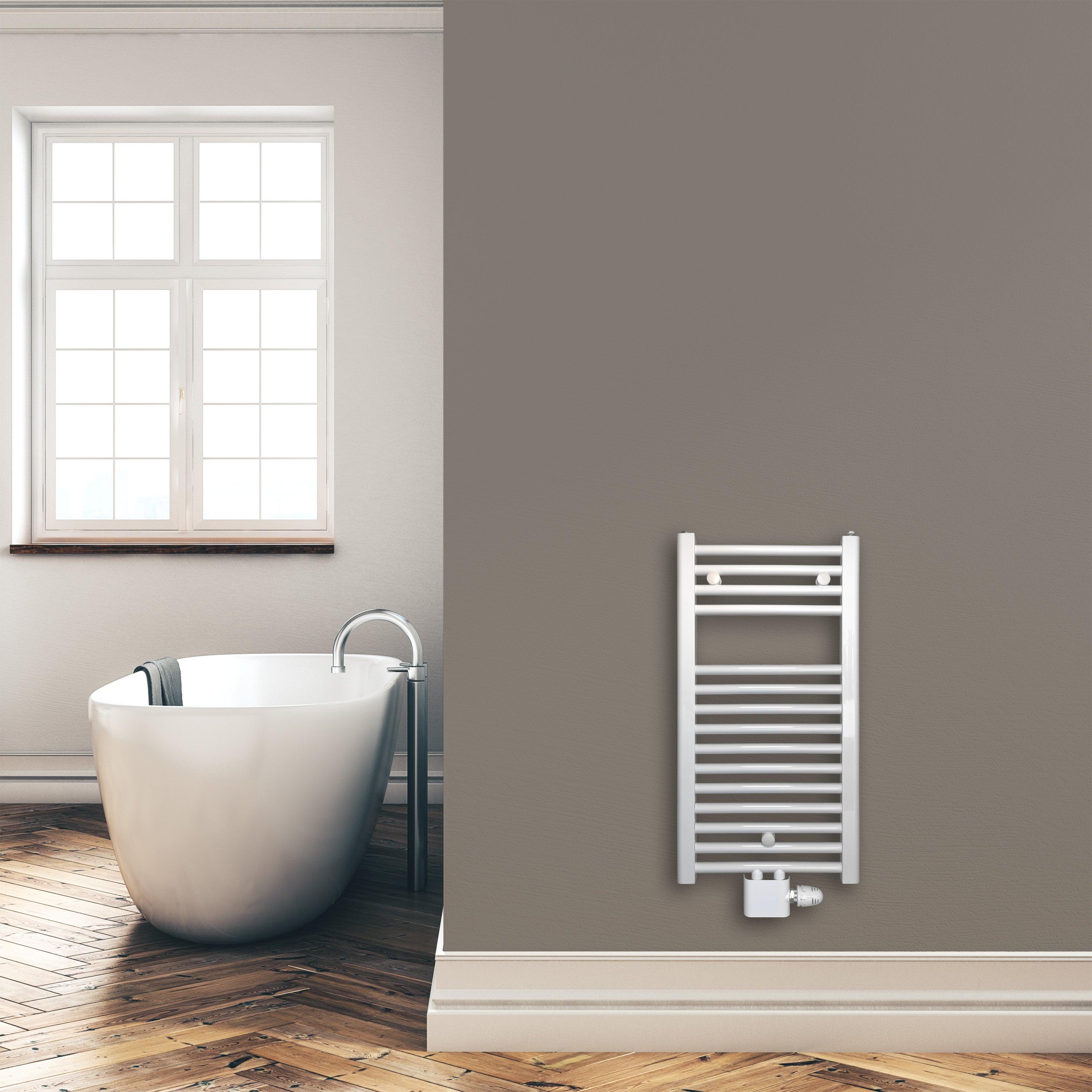Badheizkörper 764 x 400 mm gerade mit Mittenanschluss Handtuchhalter Badezimmer Heizung Handtuchwärmer weiß Montagebeispiel - heizkoerper.shop