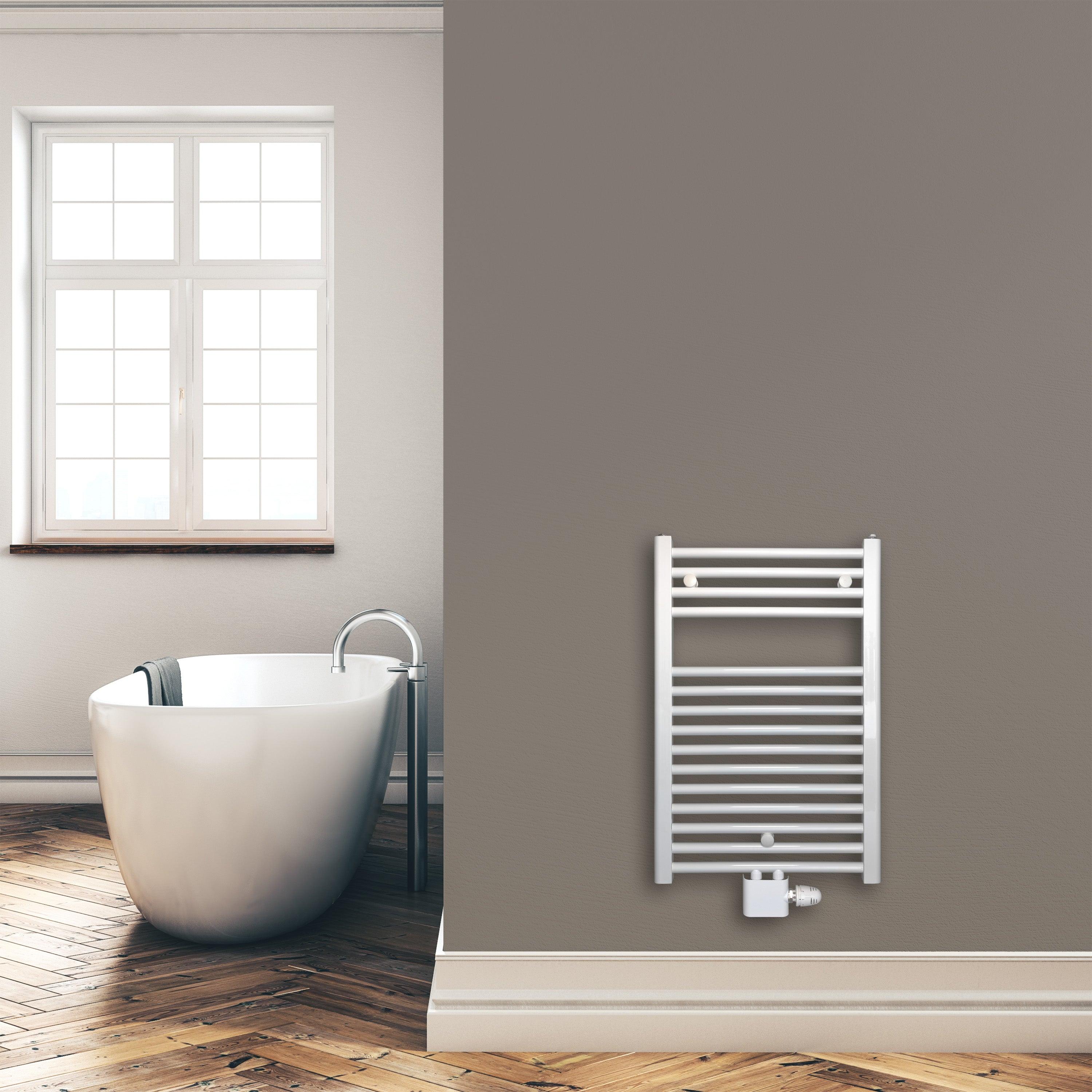 Badheizkörper 764 x 500 mm gerade mit Mittenanschluss Handtuchhalter Badezimmer Heizung Handtuchwärmer weiß Montagebeispiel - heizkoerper.shop